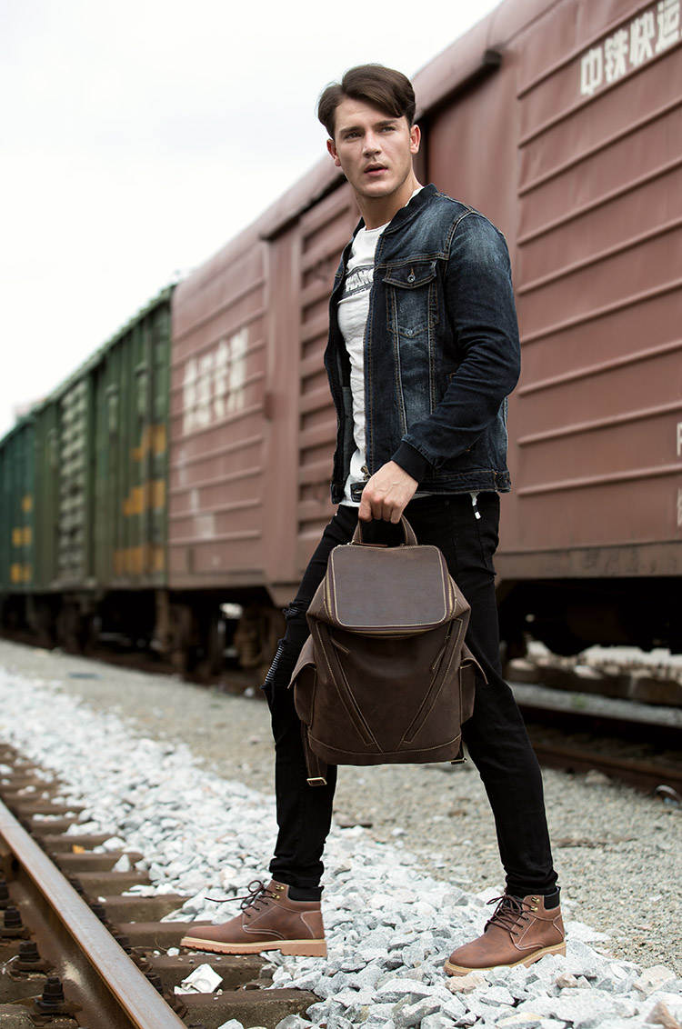 Outdoor Model&nbsp;Show of Woosir Large Vintage Leather Backpack