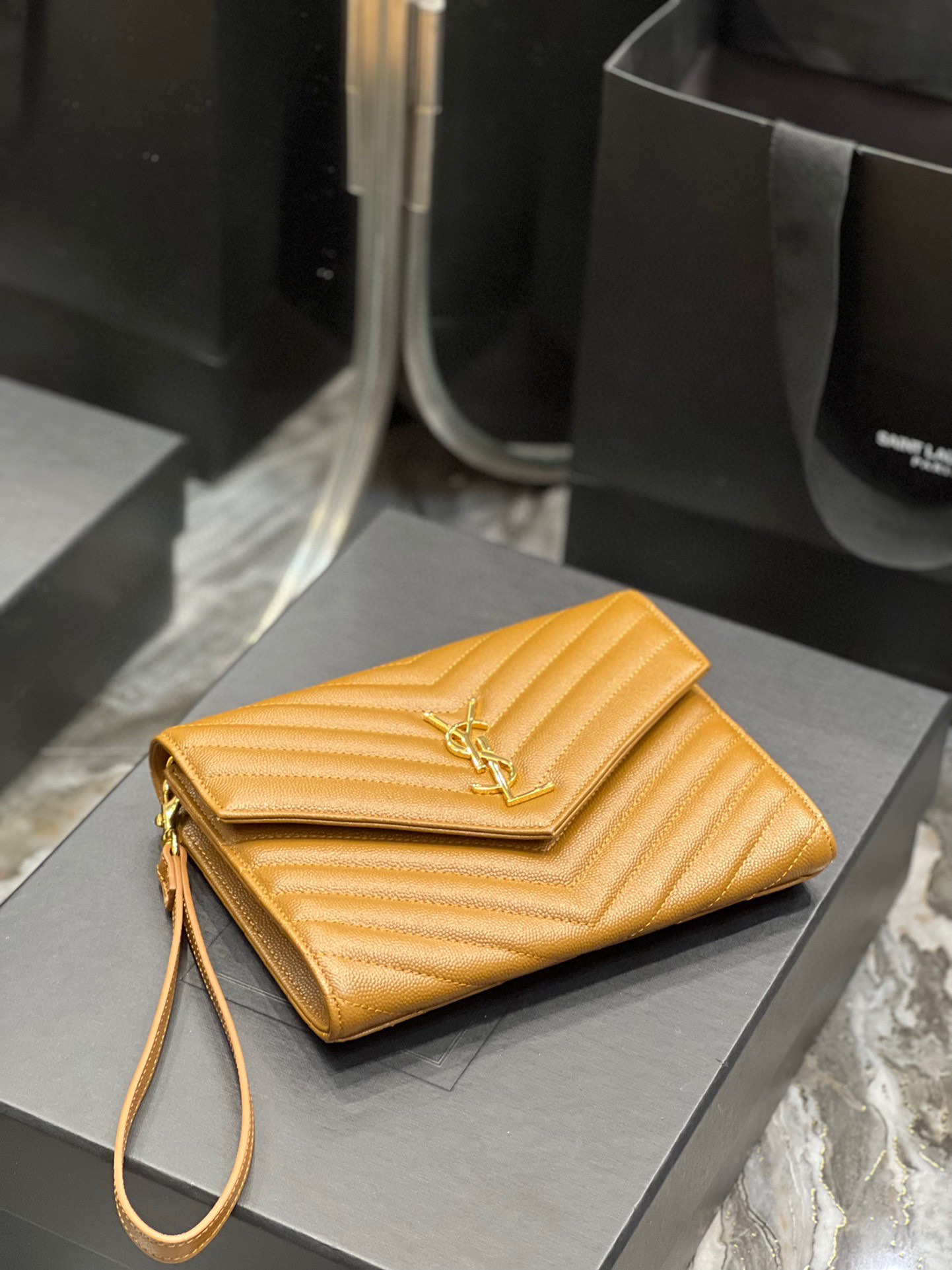 ArtsLuxury | Luxury Boutique