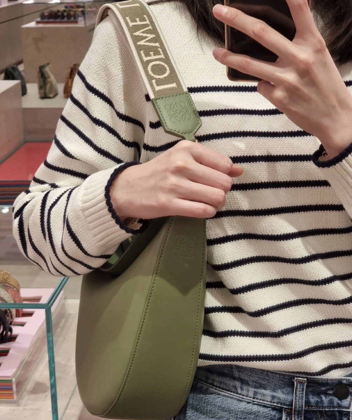 LOEWE罗意威 Luna 半月包 0676牛油果绿