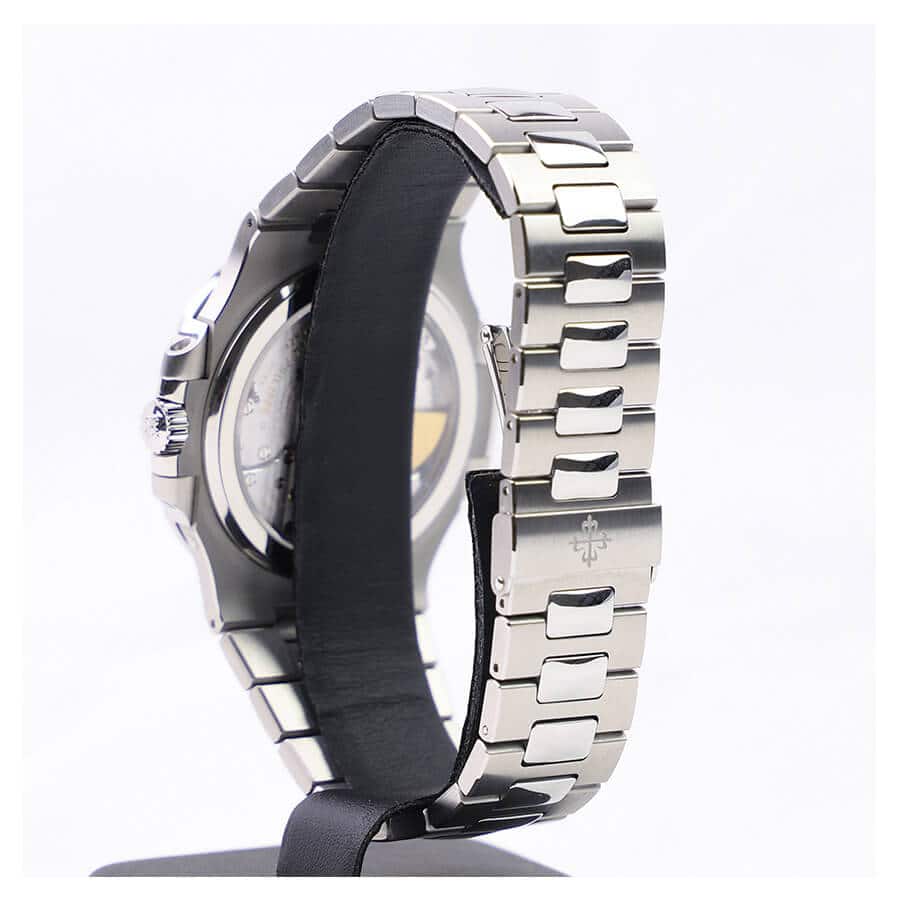 patek-philippe-nautilus-back-replica