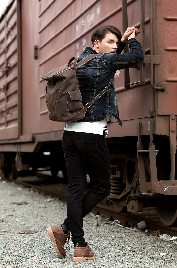 Outdoor Model&nbsp;Show of Woosir Large Vintage Leather Backpack