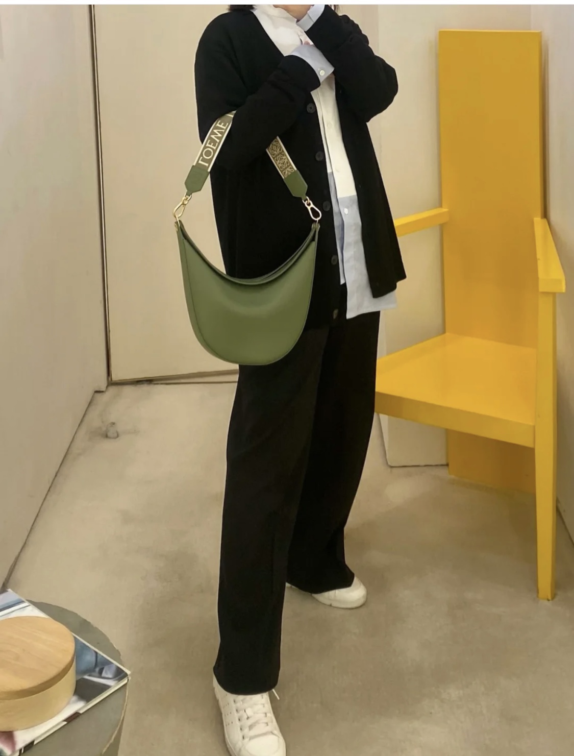 LOEWE罗意威 Luna 半月包 0676牛油果绿