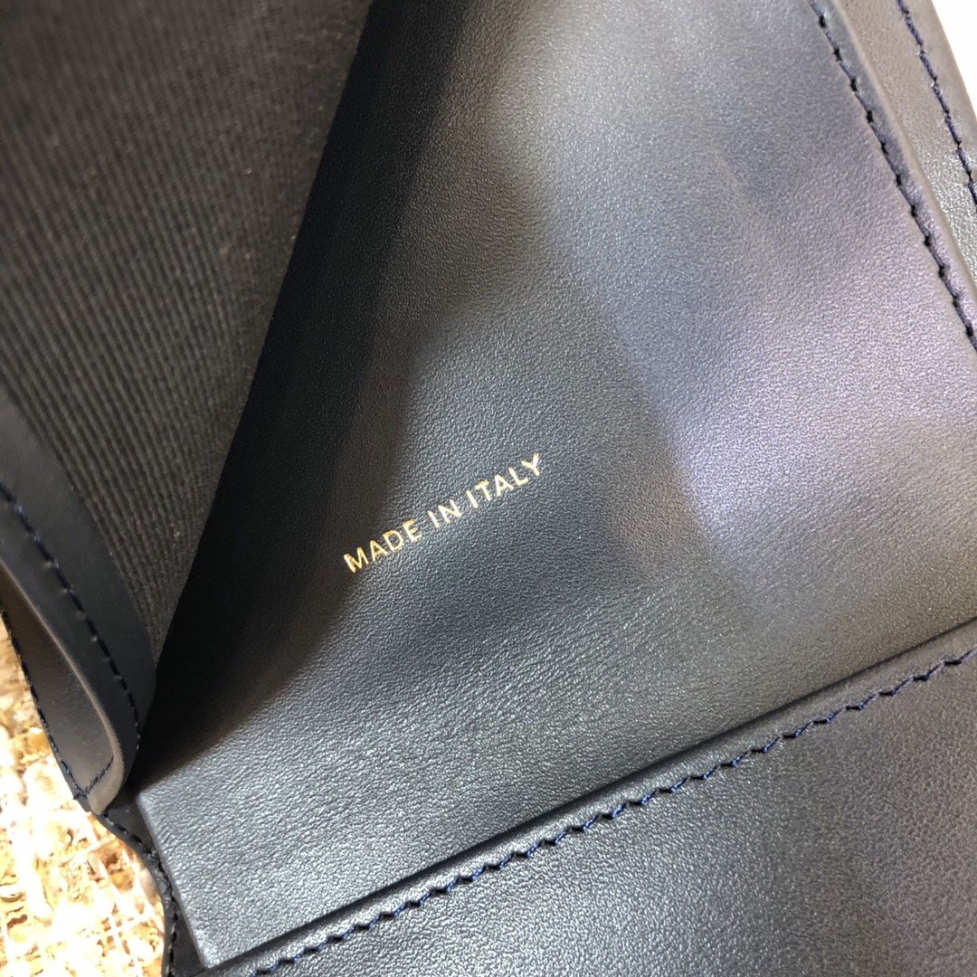 ArtsLuxury | Luxury Boutique