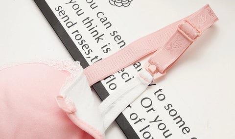 Breastfeeding bra with unclipped cups