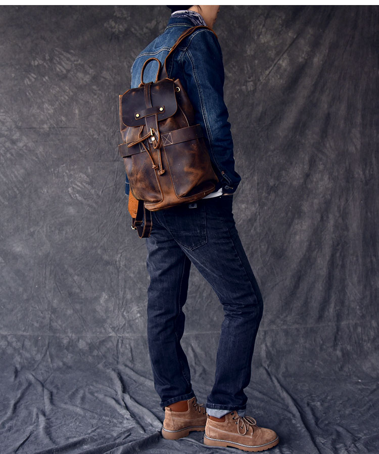 Model Show of Woosir Genuine Leather Vintage Backpack