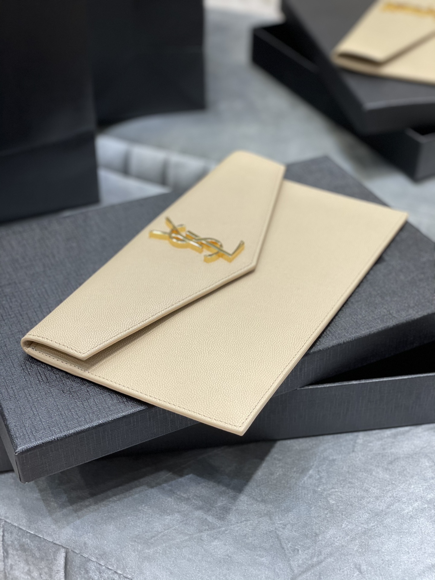 ArtsLuxury | Luxury Boutique