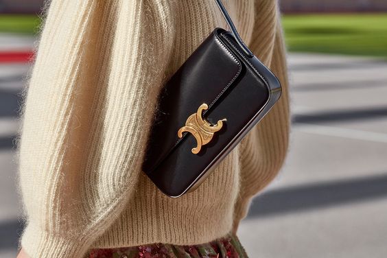 セリーヌ(CELINE)が似合う年齢層は？年代別おすすめバッグをご紹介！ | SORTE PLUS(ソルテプラス)｜レディースファッションメディア