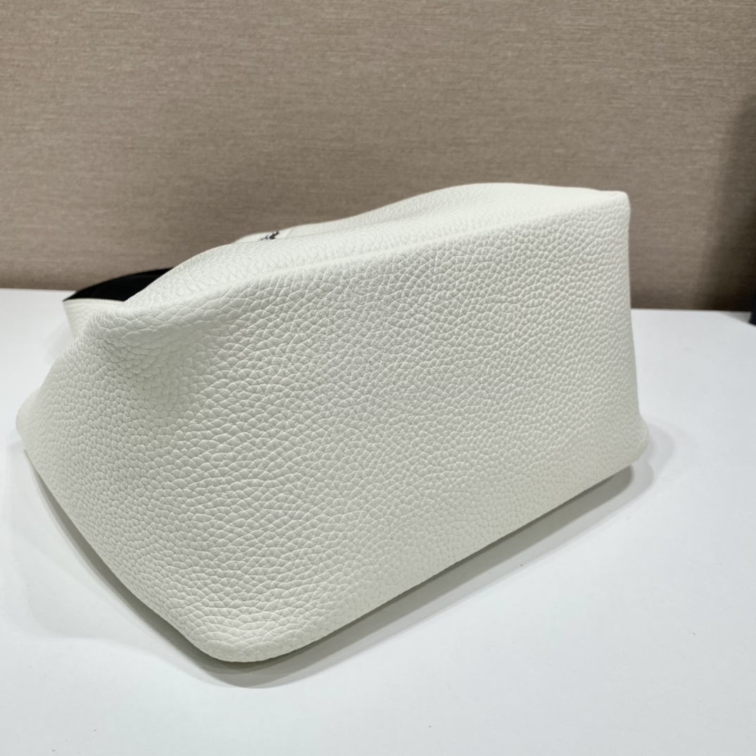 PRADA普拉达进口柔软细腻小牛皮菜篮子托特腋下包1BG335