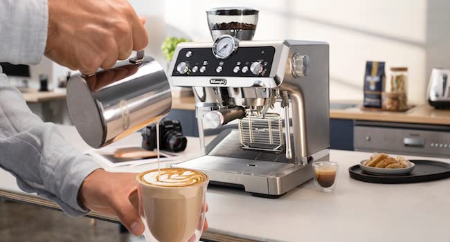 La Specialista Prestigio EC9355M My Latte Steam Art