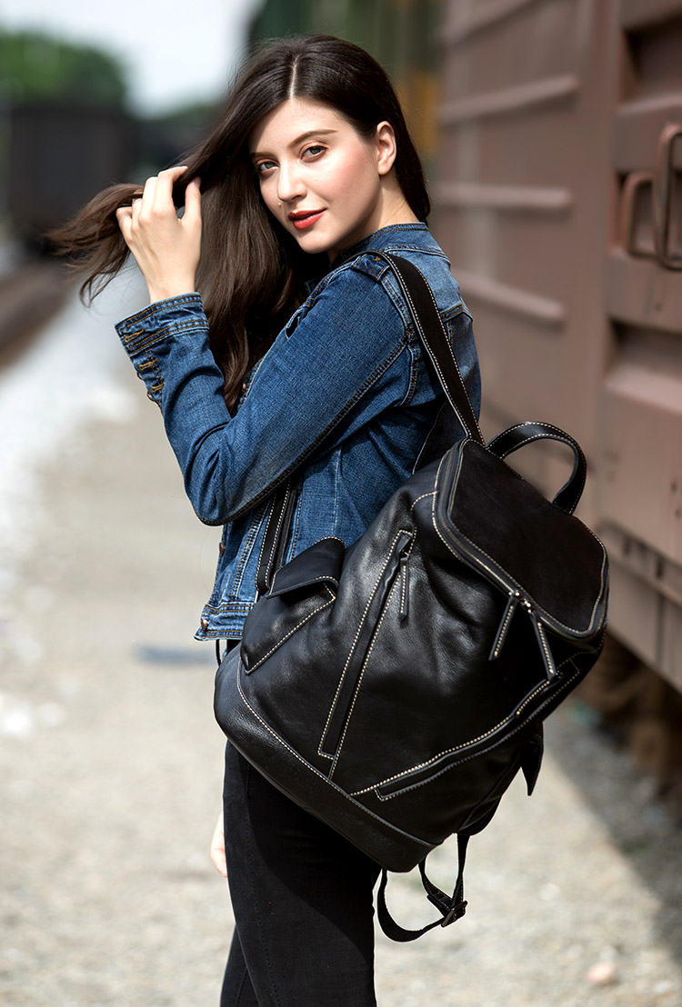 Outdoor Model&nbsp;Show of Woosir Large Vintage Leather Backpack