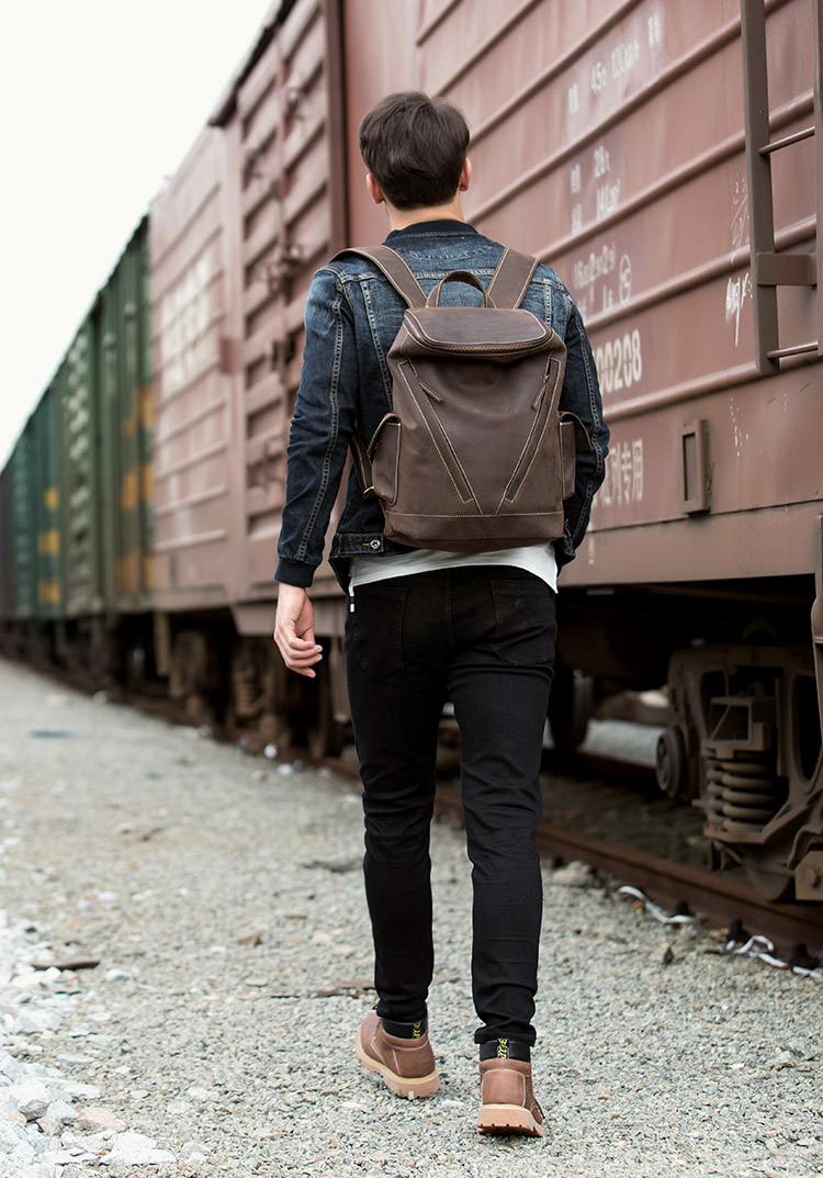 Outdoor Model&nbsp;Show of Woosir Large Vintage Leather Backpack