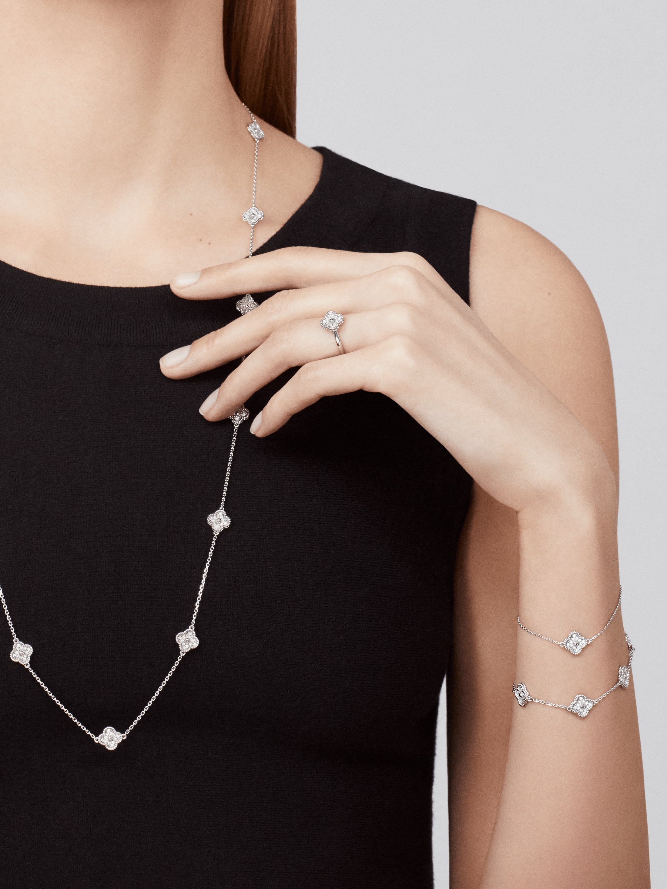 スウィート アルハンブラ ブレスレット、6モチーフ, ホワイトゴールド, ダイヤモンド:72 石,0.49 カラット, Worn Alternative, Jewelry Bracelet