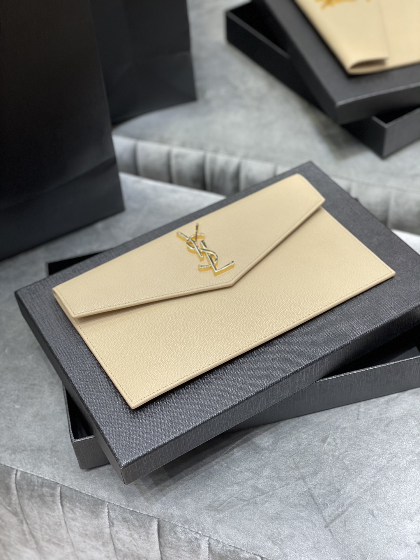 ArtsLuxury | Luxury Boutique