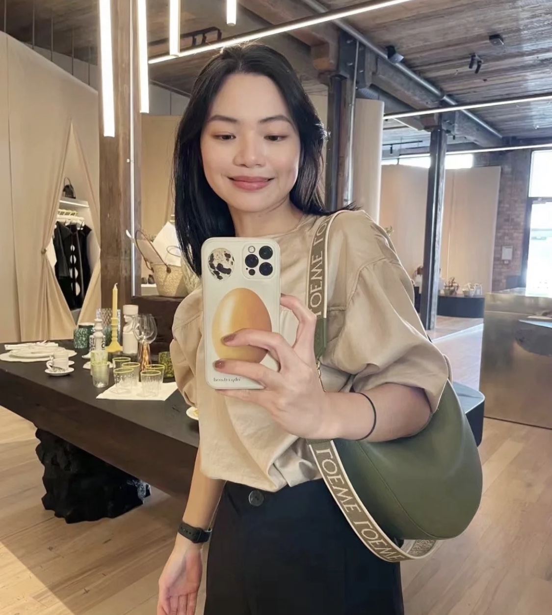 LOEWE罗意威 Luna 半月包 0676牛油果绿