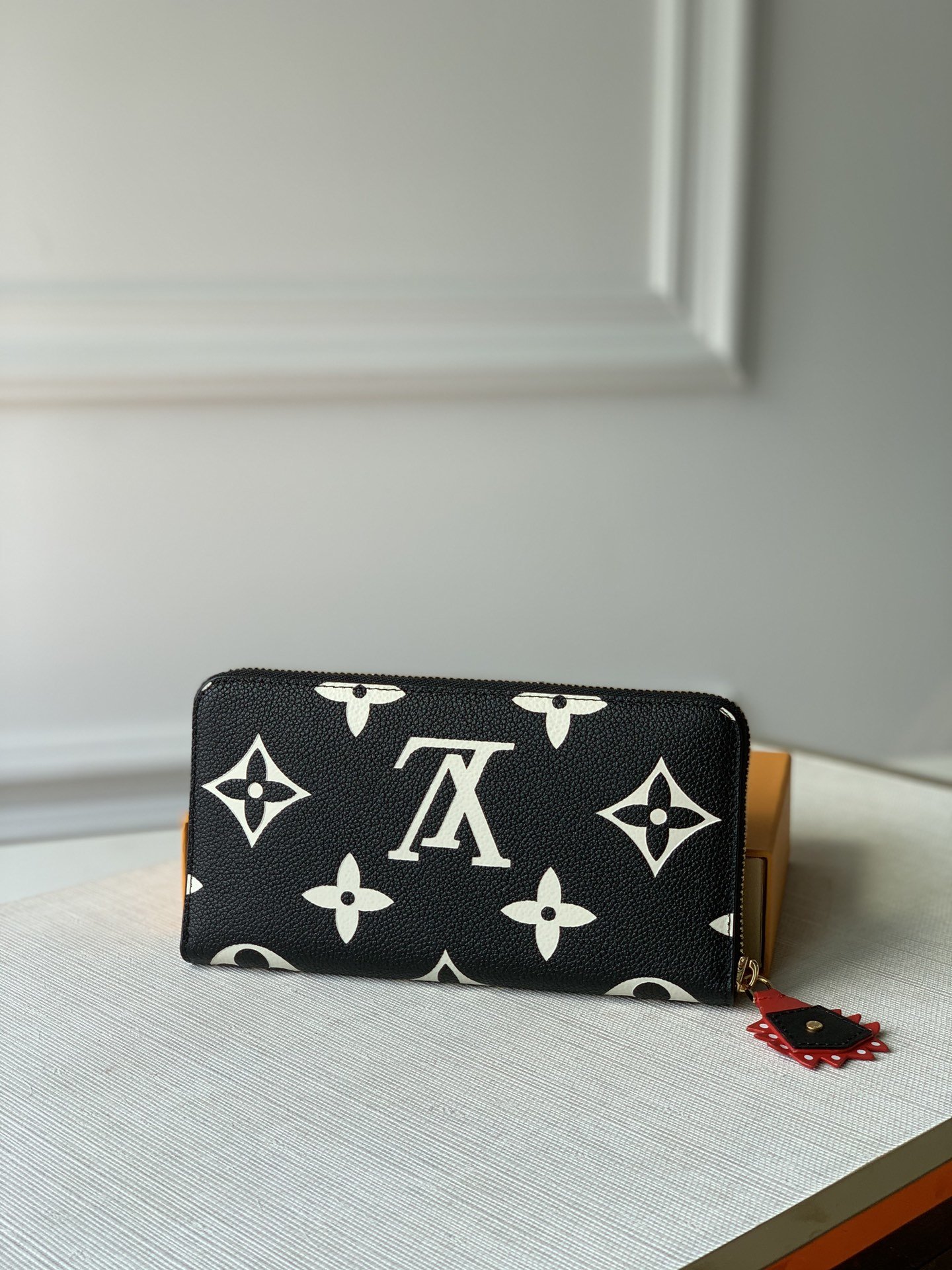 ArtsLuxury | Luxury Boutique